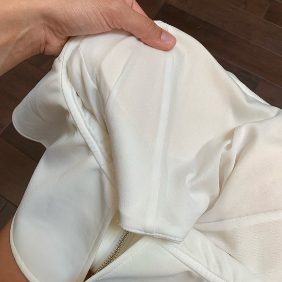 White ruffle crop top - Picture 9 of 10